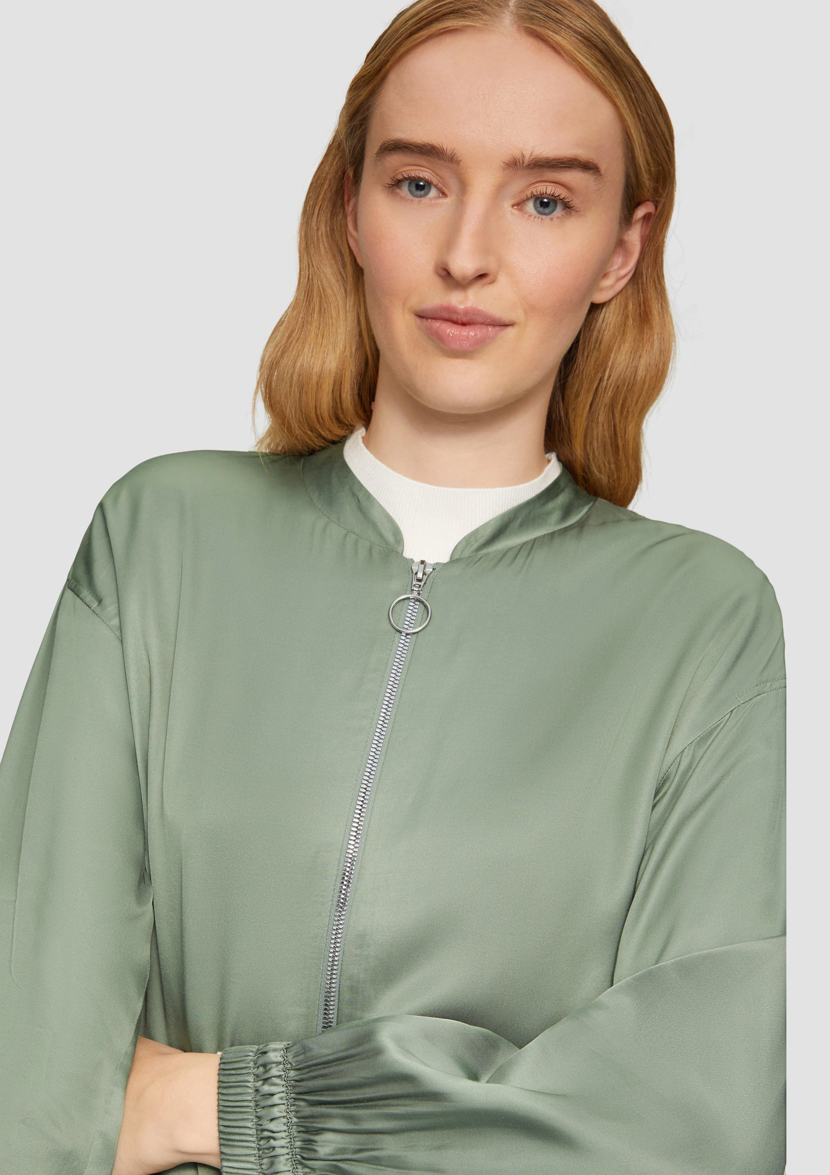 Blouson en viscose satinée