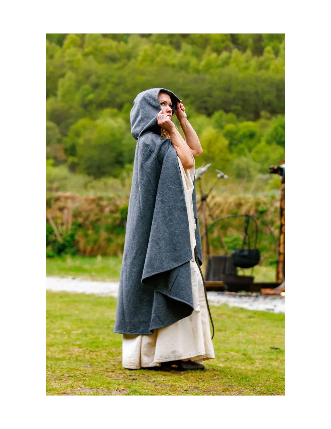 Cape médiévale courte pour dame modèle Marie, couleur grise ⚔️ Boutique Épées