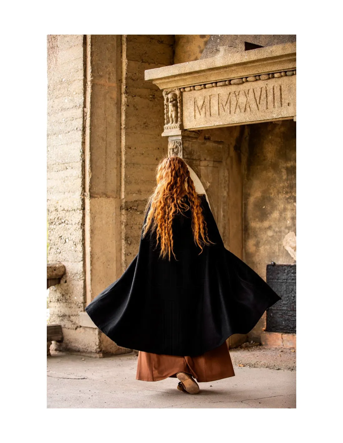 Cape médiévale courte pour dames, modèle Heidi, couleur noire ⚔️ Boutique Épées