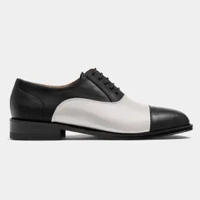 Chaussures Richelieu à bout droit en cuir blanc et noir