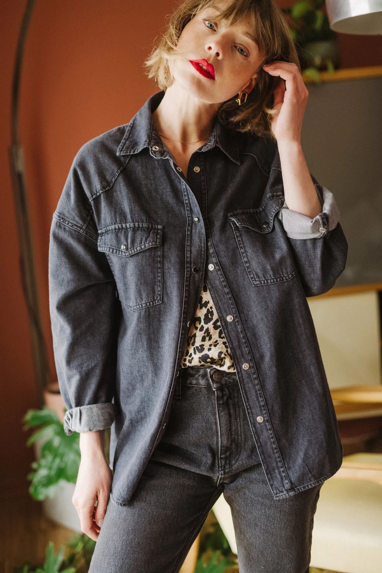 CHEMISE EN JEAN SUSAN BLACK en coton régénératif