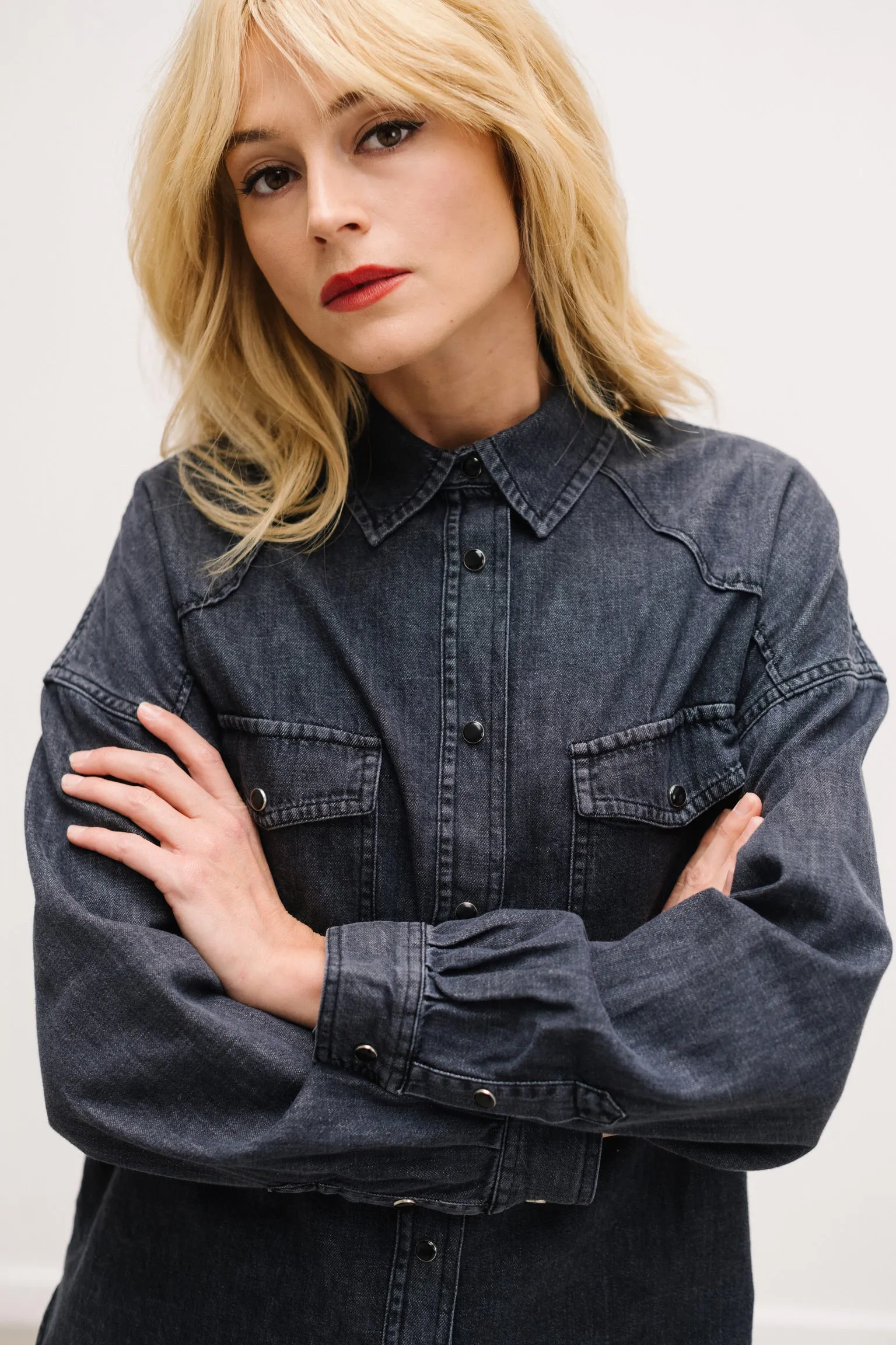 CHEMISE EN JEAN SUSAN BLACK en coton régénératif