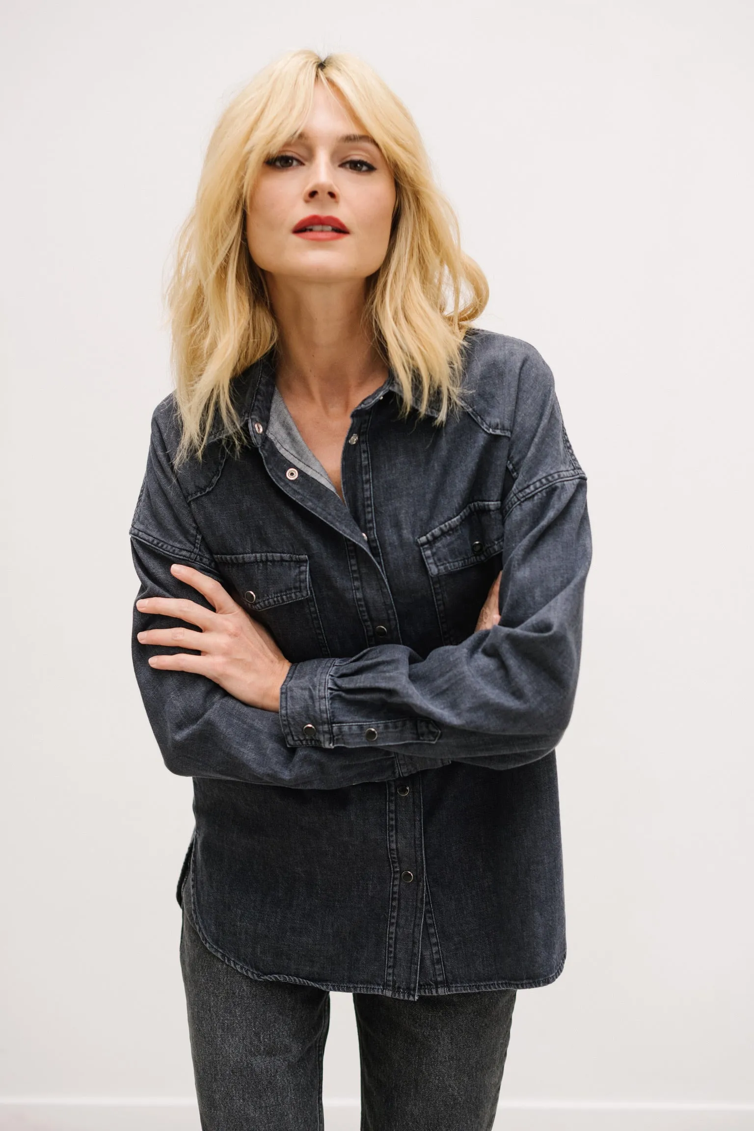 CHEMISE EN JEAN SUSAN BLACK en coton régénératif