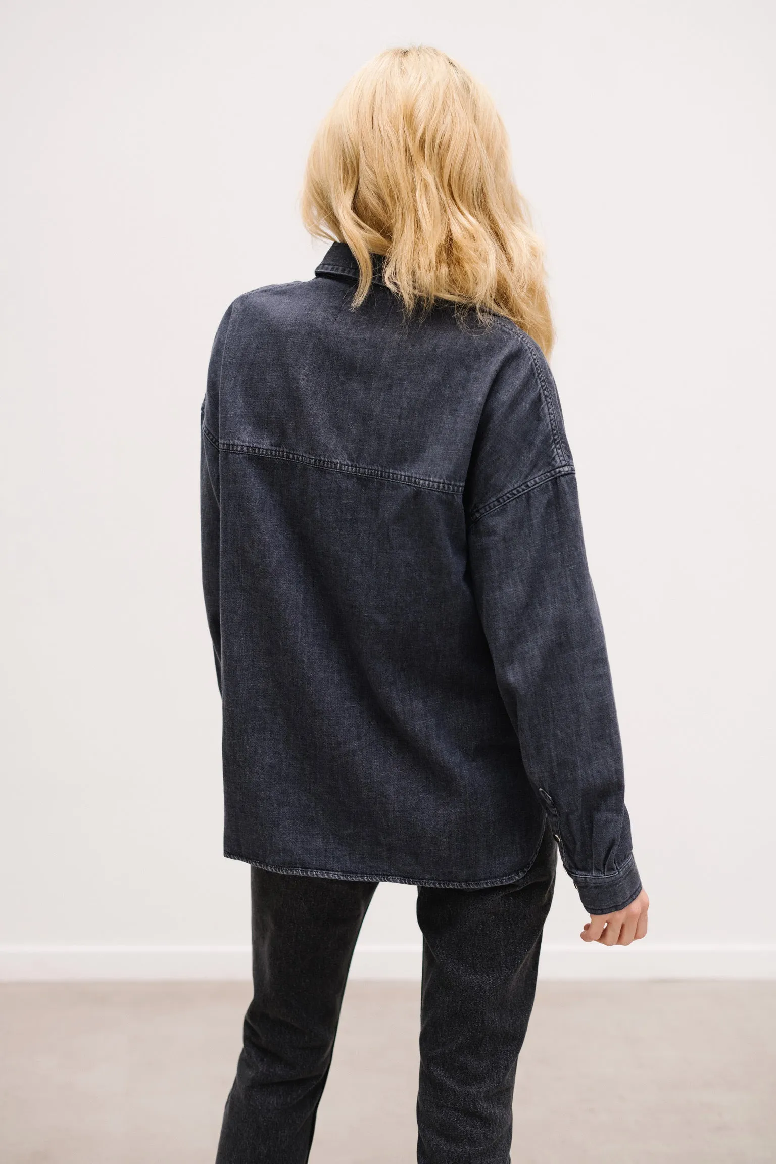 CHEMISE EN JEAN SUSAN BLACK en coton régénératif