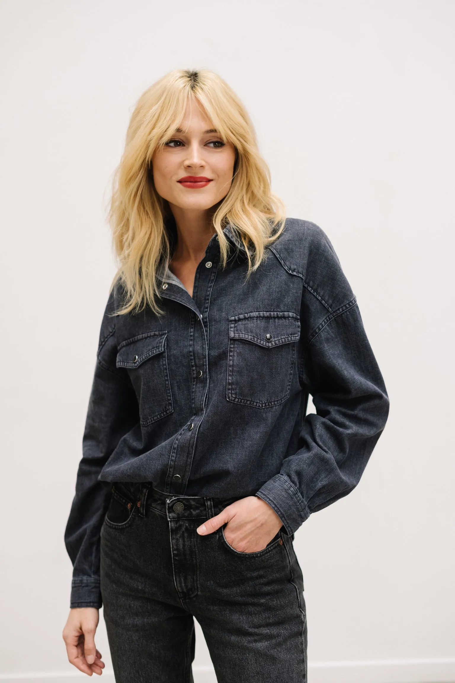 CHEMISE EN JEAN SUSAN BLACK en coton régénératif