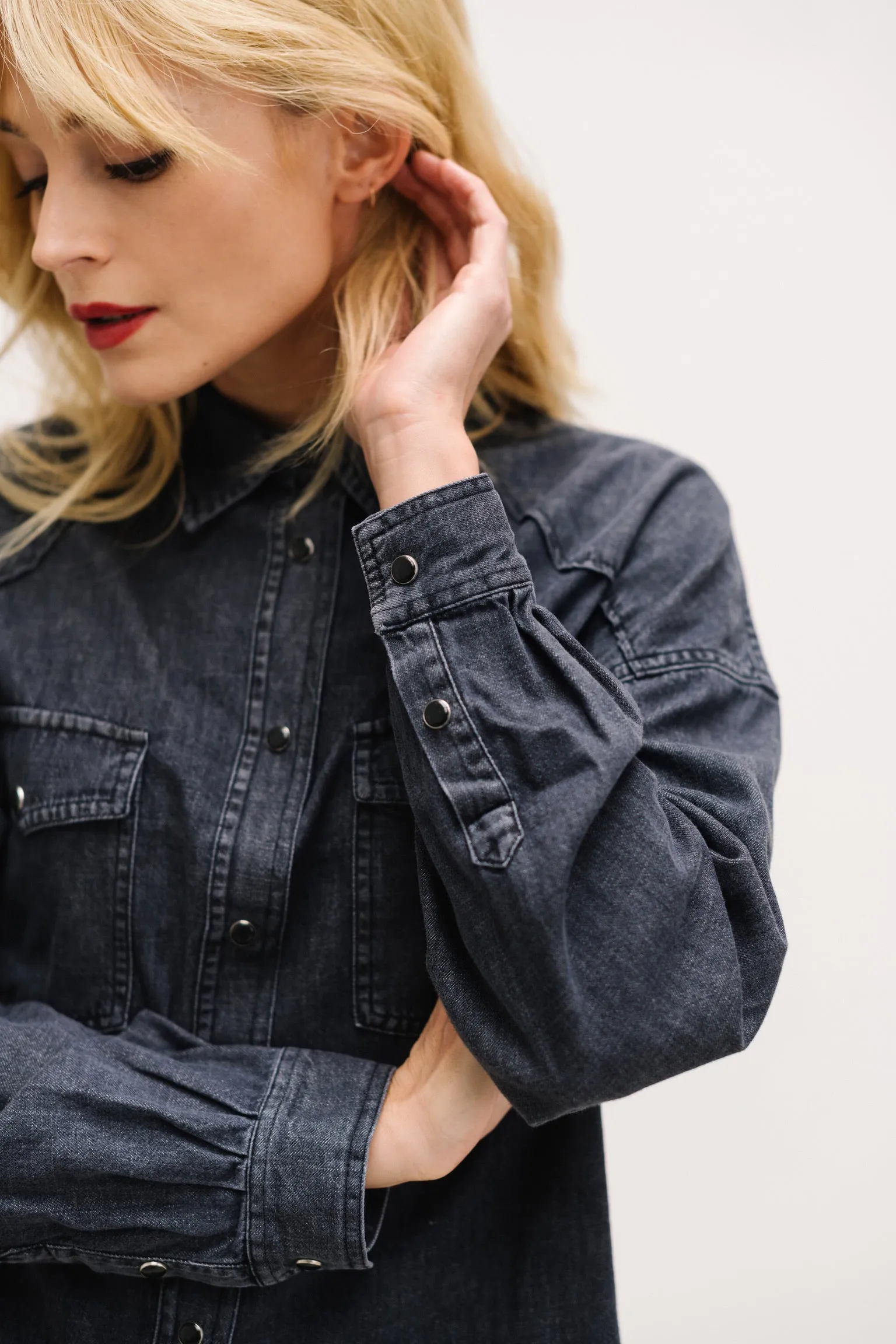 CHEMISE EN JEAN SUSAN BLACK en coton régénératif