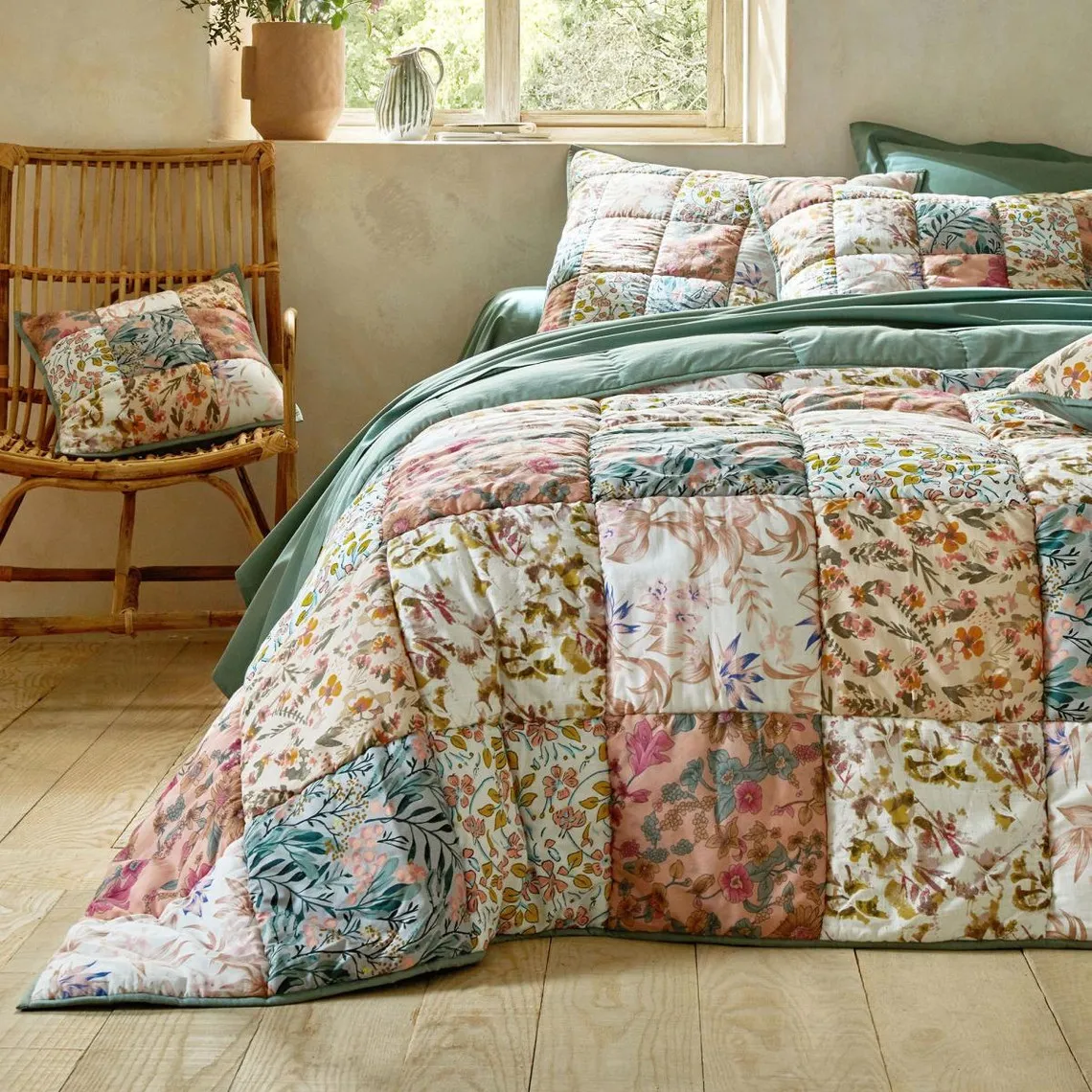 Edredon patchwork coton à motifs fleuris CLB. POETIQUE multicolore | 3 Suisses