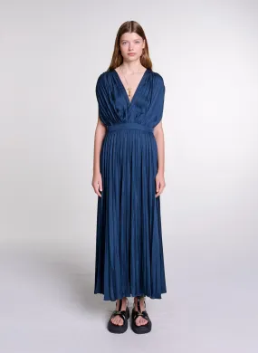 MAJE  Robe longue plissée encolure v en satin - Bleu