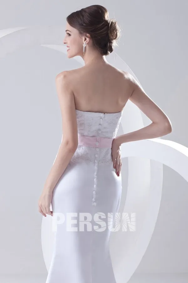 Robe de mariée bustier en satin sirène dotée d'un noeud rose