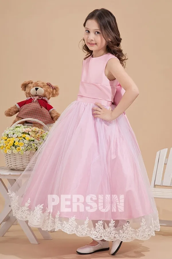 Robe mariage enfant rose en taffetas ornée d'un nœud papillon au dos