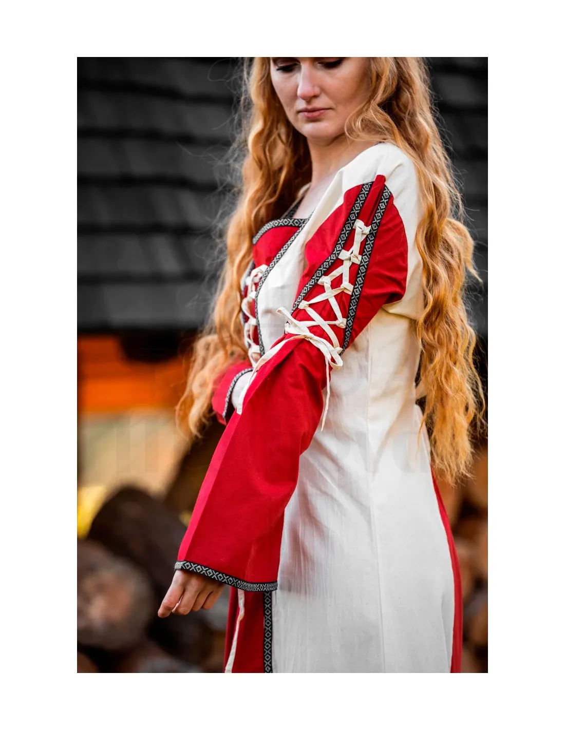 Robe médiévale modèle Amalia, Naturel-Rouge ⚔️ Boutique Épées