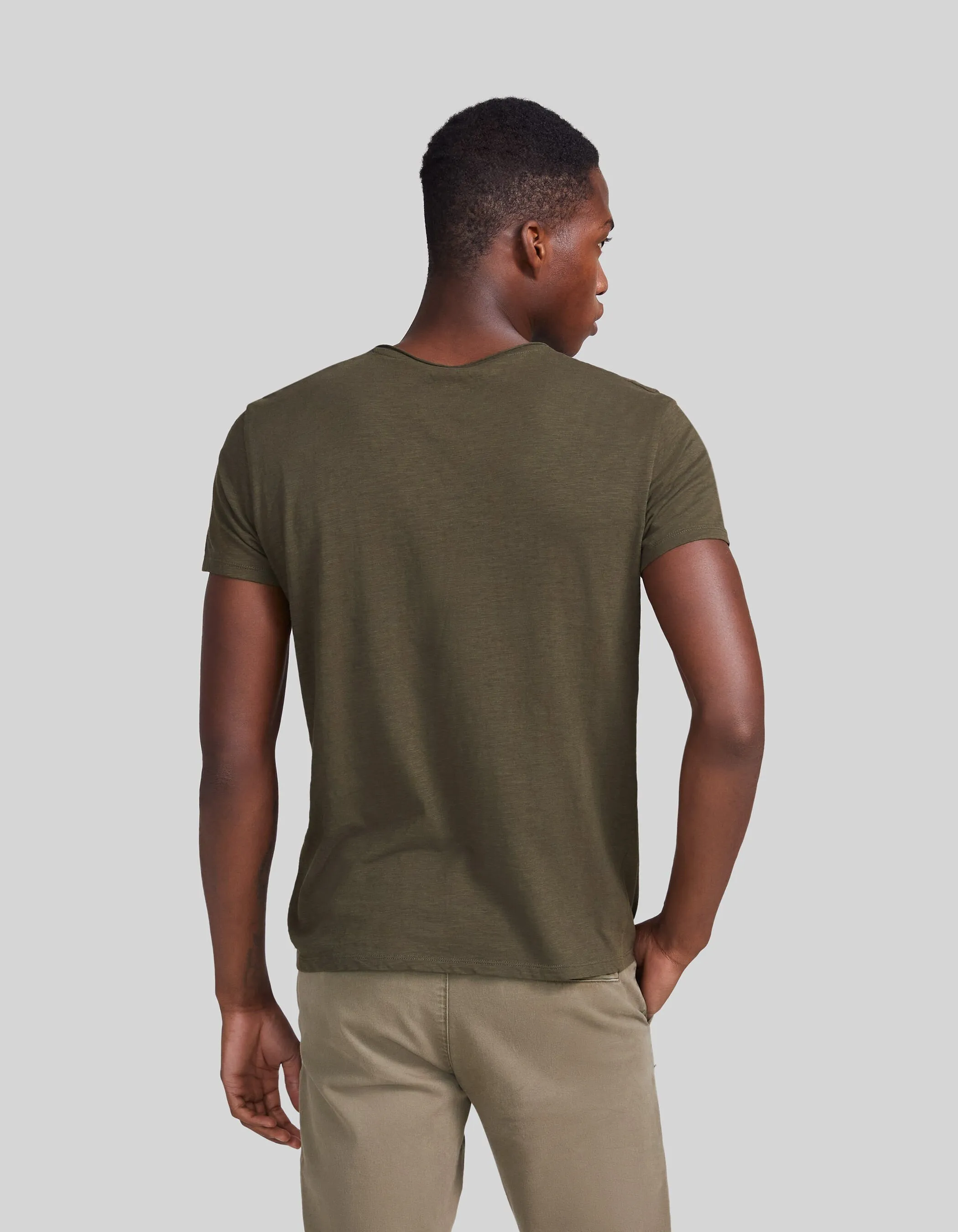 T-shirt L'Essentiel dark kaki à col V Homme