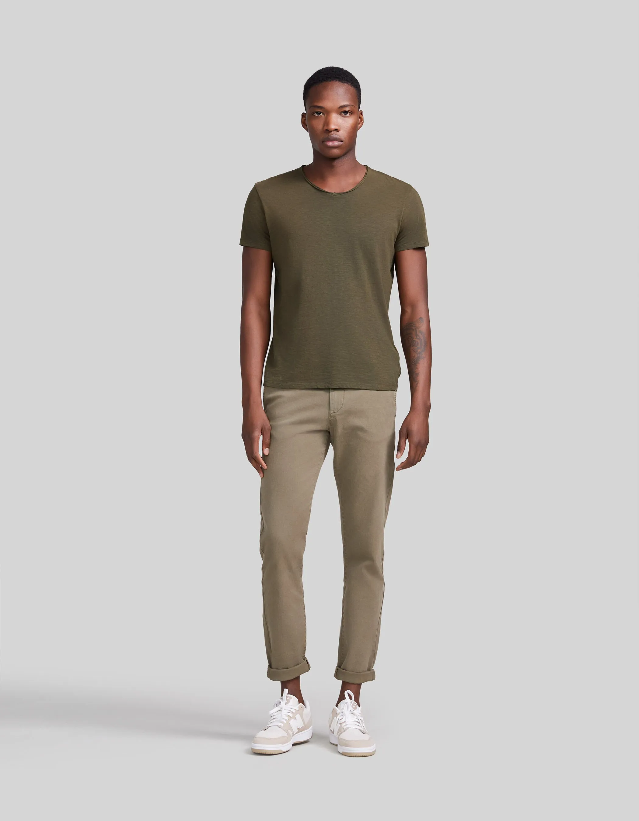 T-shirt L'Essentiel dark kaki à col V Homme